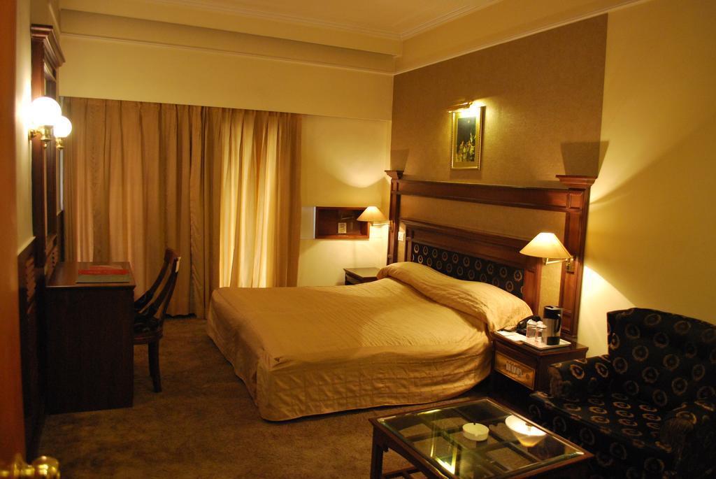 Hotel Gulmor Ludhijána Pokoj fotografie